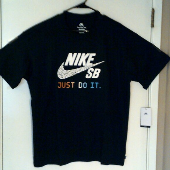 NEW NIKE SB "Just Do It Artistic Graphic Tee" MEN'S BLACK T-SHIRT L HJ5564-010 - Picture 1 of 7